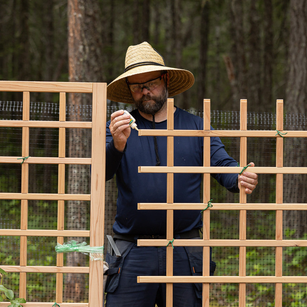Natural Cedar 7.5' U-Shaped Raised Bed with Trellis
